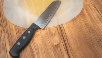 Sheath knife handle qualities