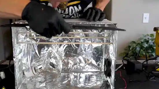 How to Stack Food that Already Stuck to the Trays with Aluminum Foil