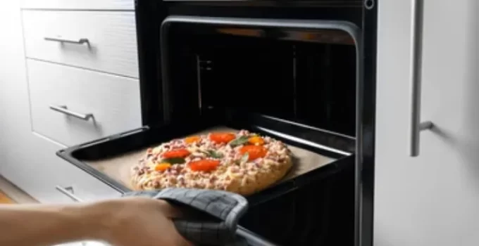 How to Bake Pizza in Electric Oven | Easy 6 Steps