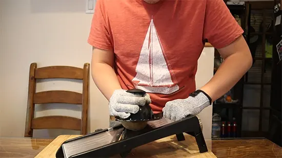 WHAT CAN YOU SLICE IN A MANDOLINE SLICER?