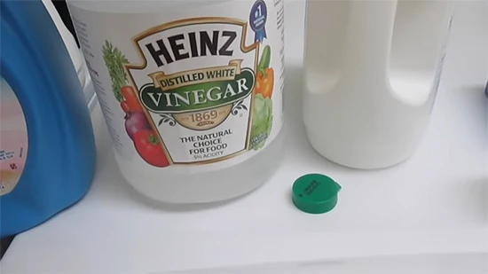 Why Vinegar Removes Dehydrator Odors